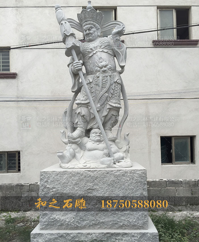 四大天王石雕像