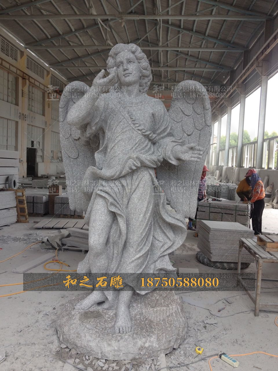 天使人物石雕像
