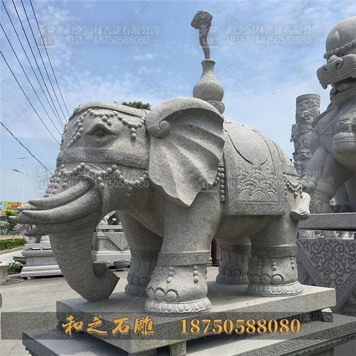 六牙白象石雕像