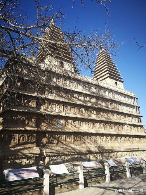 金刚座石塔图片