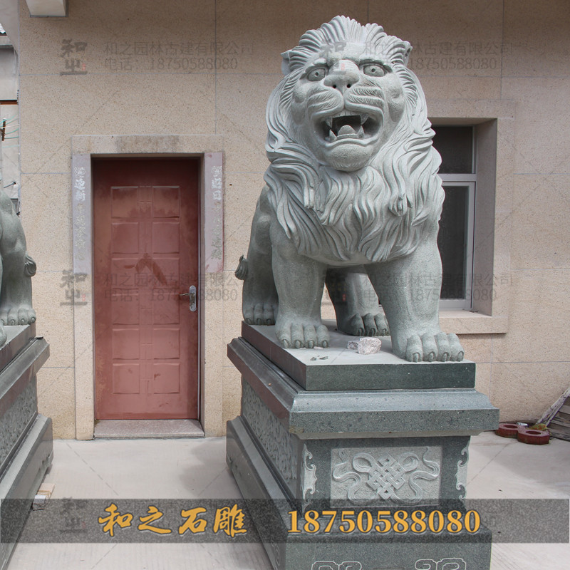 青石石狮子