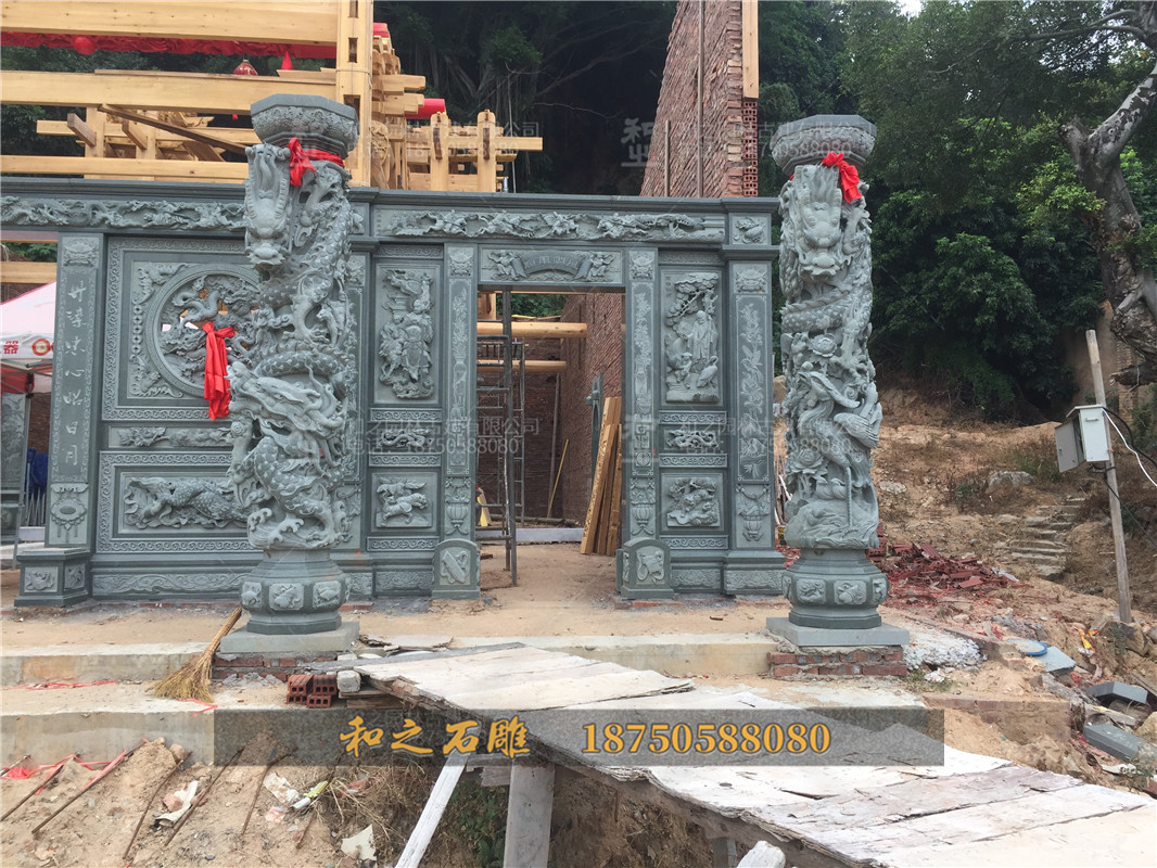 石雕盘龙柱 石雕盘龙柱