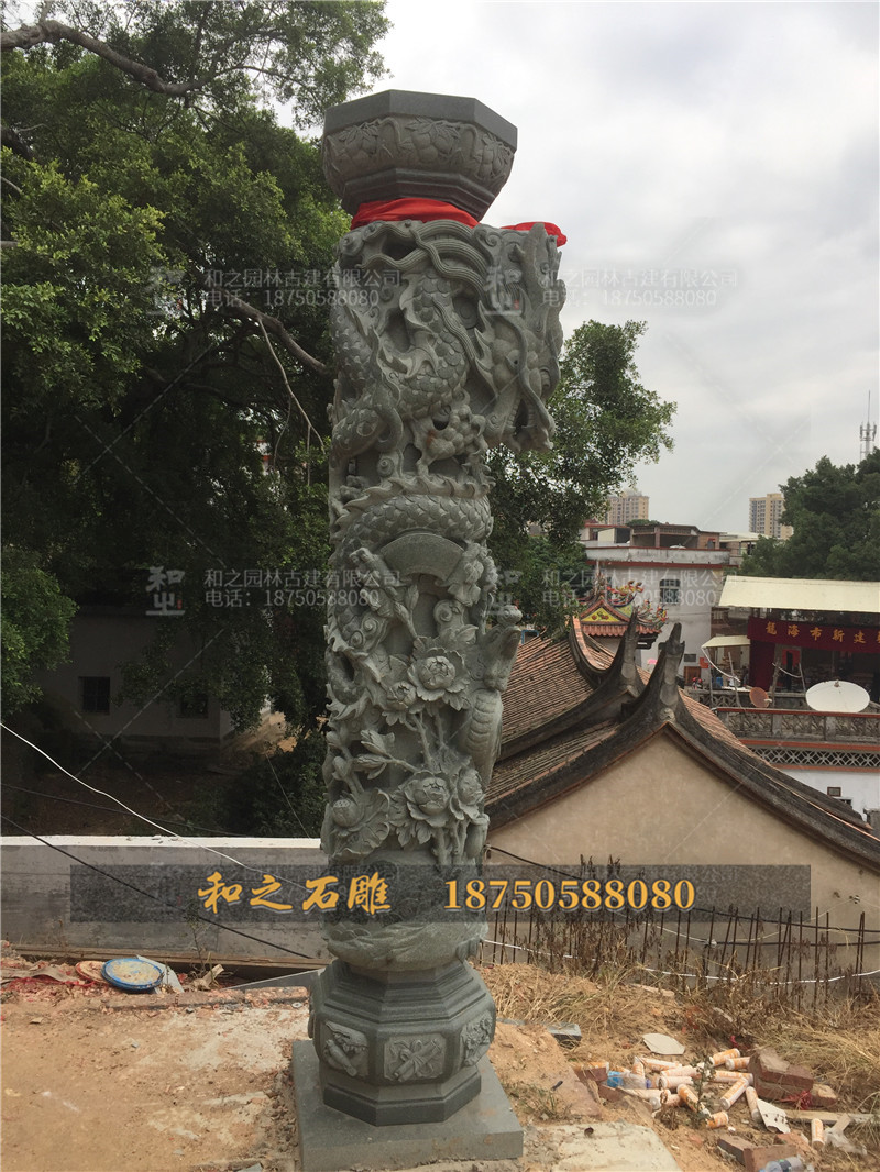 寺庙青石龙柱